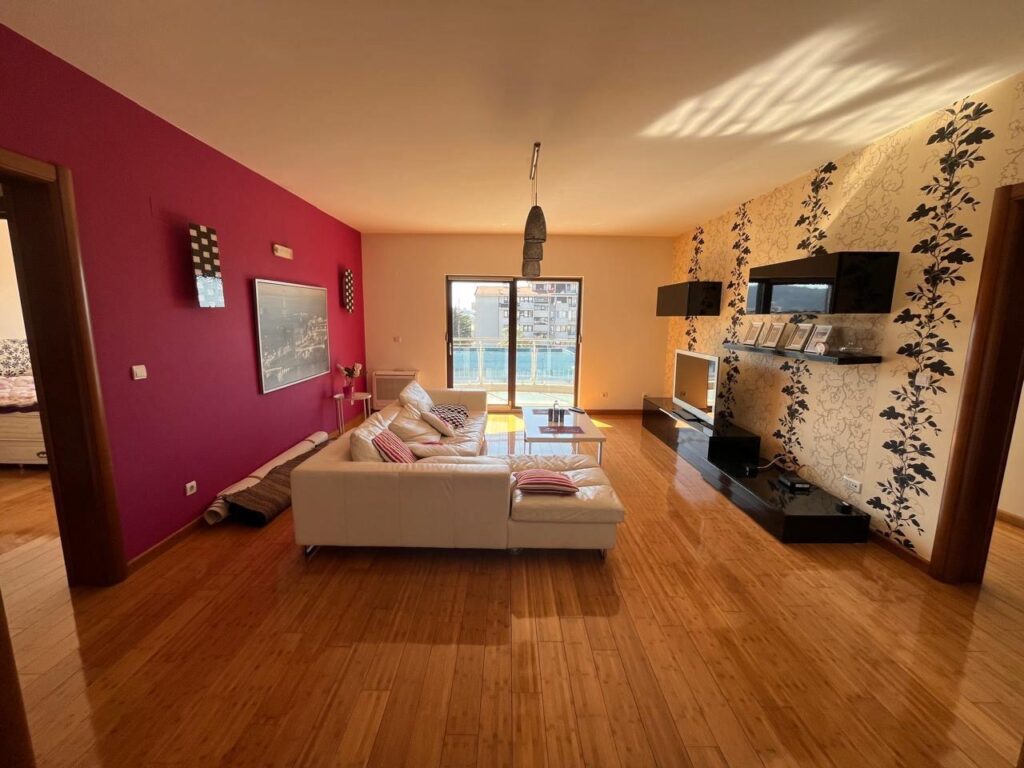 323ad4fc-dac6-48f8-8fc7-d2da83b2516a