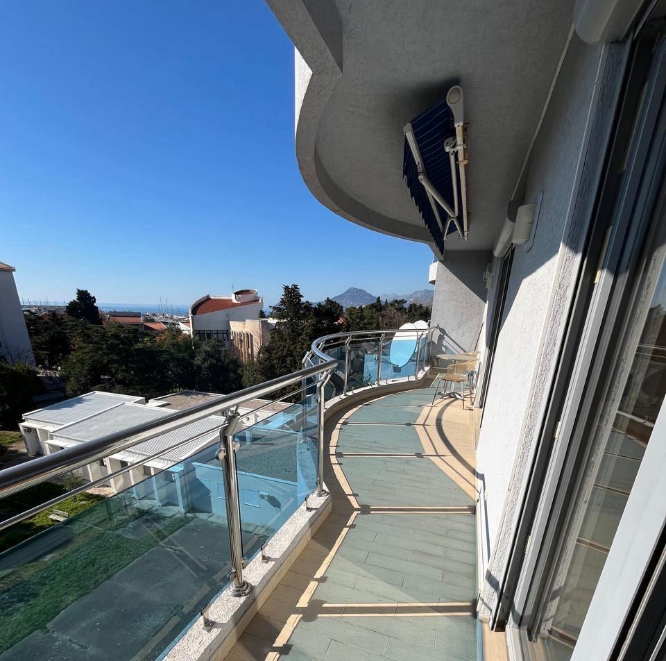 e54c8614-f8b1-49ed-9c84-8d55dd88e9ae